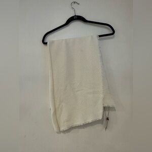 NWT Vince Camuto Ivory Scarf